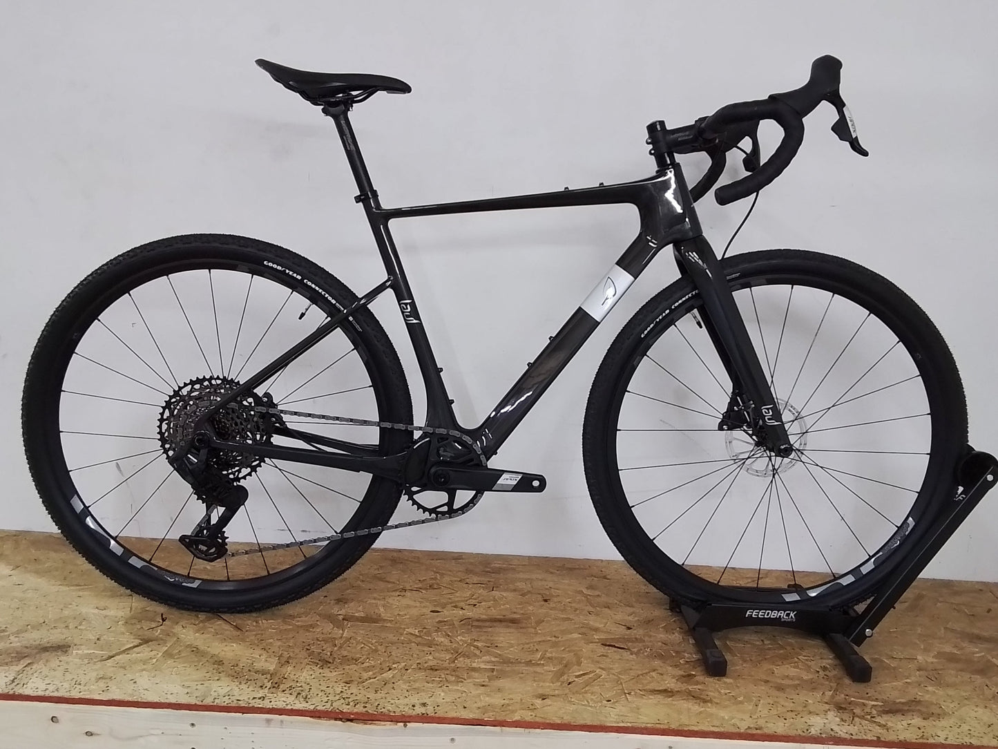 Seigla Rigid - Core Transmission - (Medium) Basalt Black - Glossy