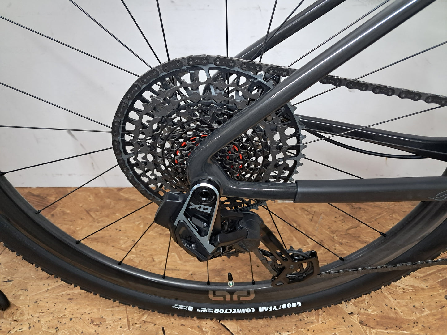 Seigla - Race Transmission - (X-Small) Basalt Black - Glossy
