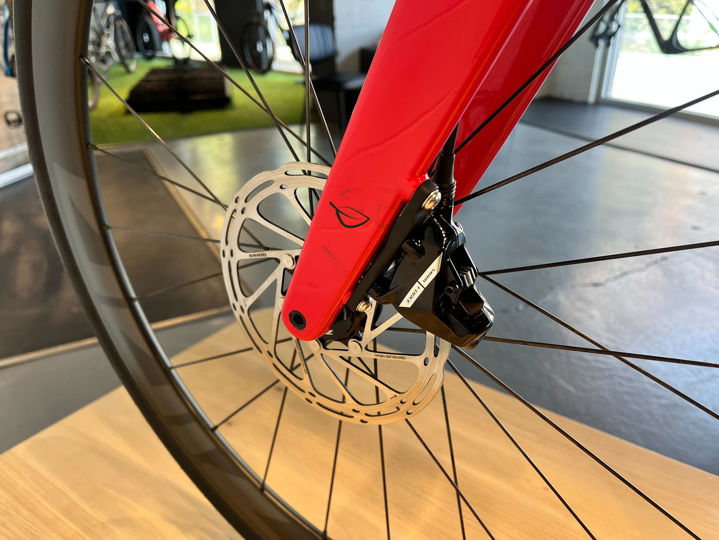 Úthald - Race Wireless - (Medium) Rubus Red - Glossy