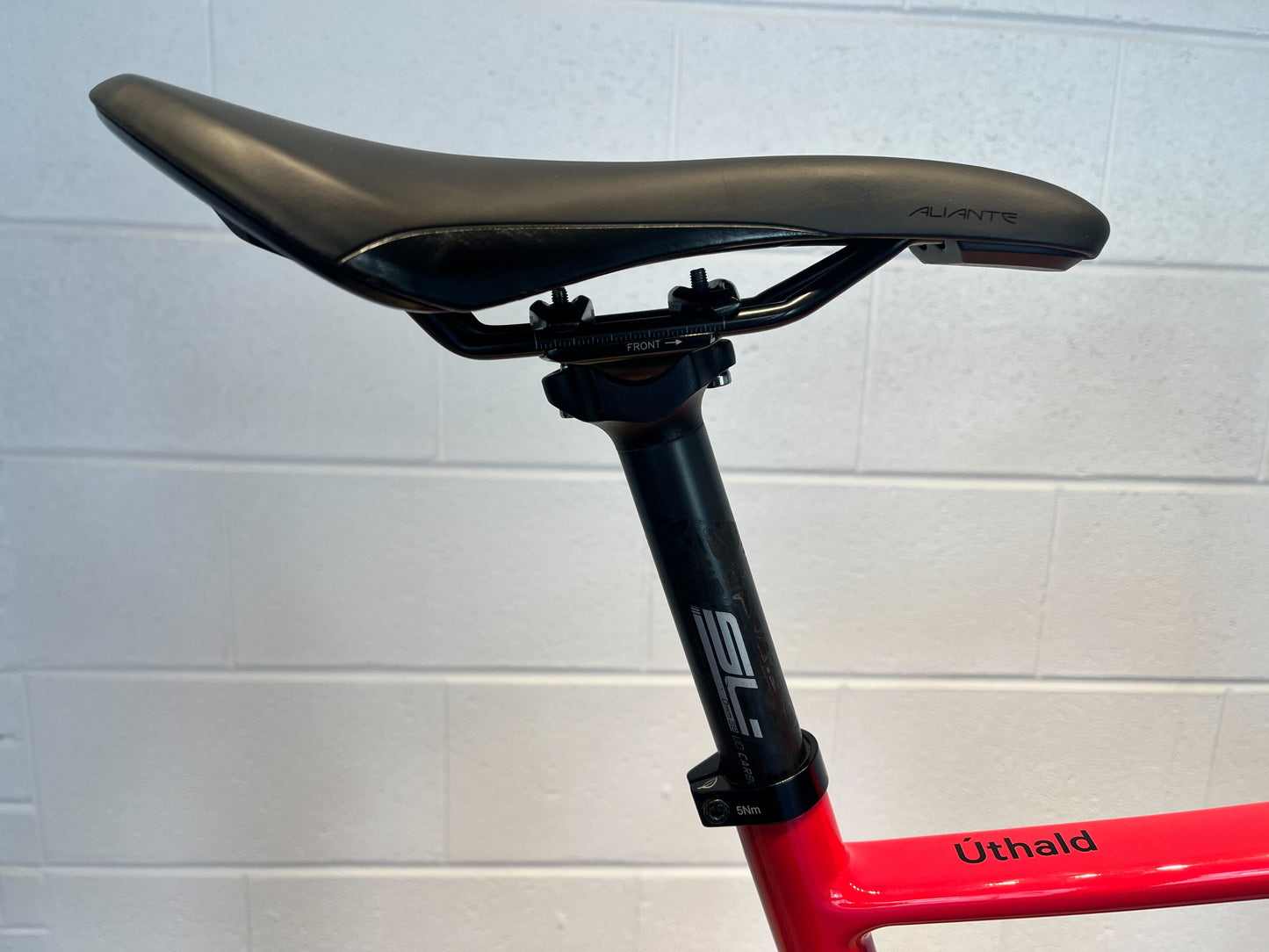 Úthald - Race Wireless - (Medium) Rubus Red - Glossy