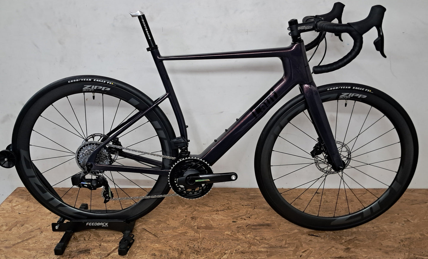 Úthald - Race Wireless - (Medium) Thingvellir Sky - Glossy