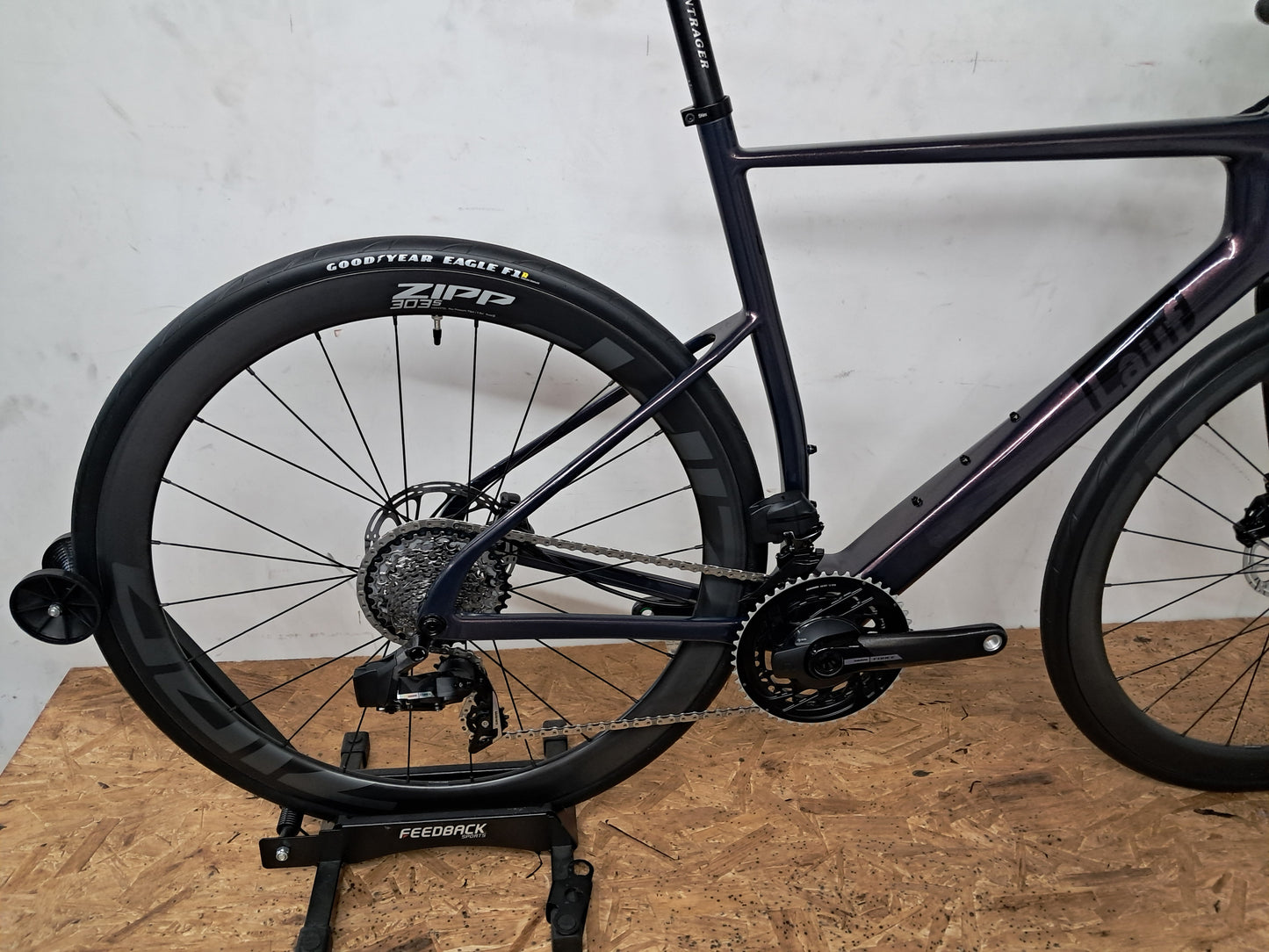 Úthald - Race Wireless - (Medium) Thingvellir Sky - Glossy