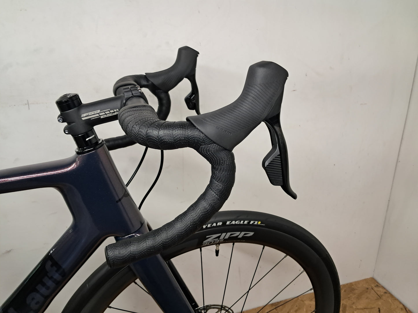 Úthald - Race Wireless - (Medium) Thingvellir Sky - Glossy