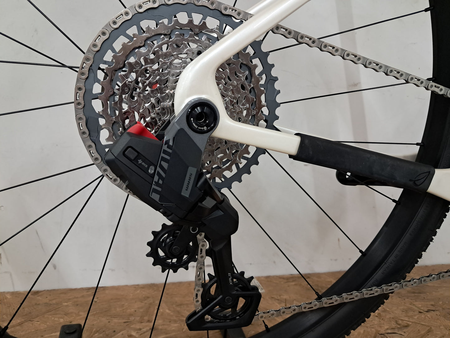 Seigla Rigid - Weekend Warrior Wireless E1 - (Large) Glacial White - Glossy