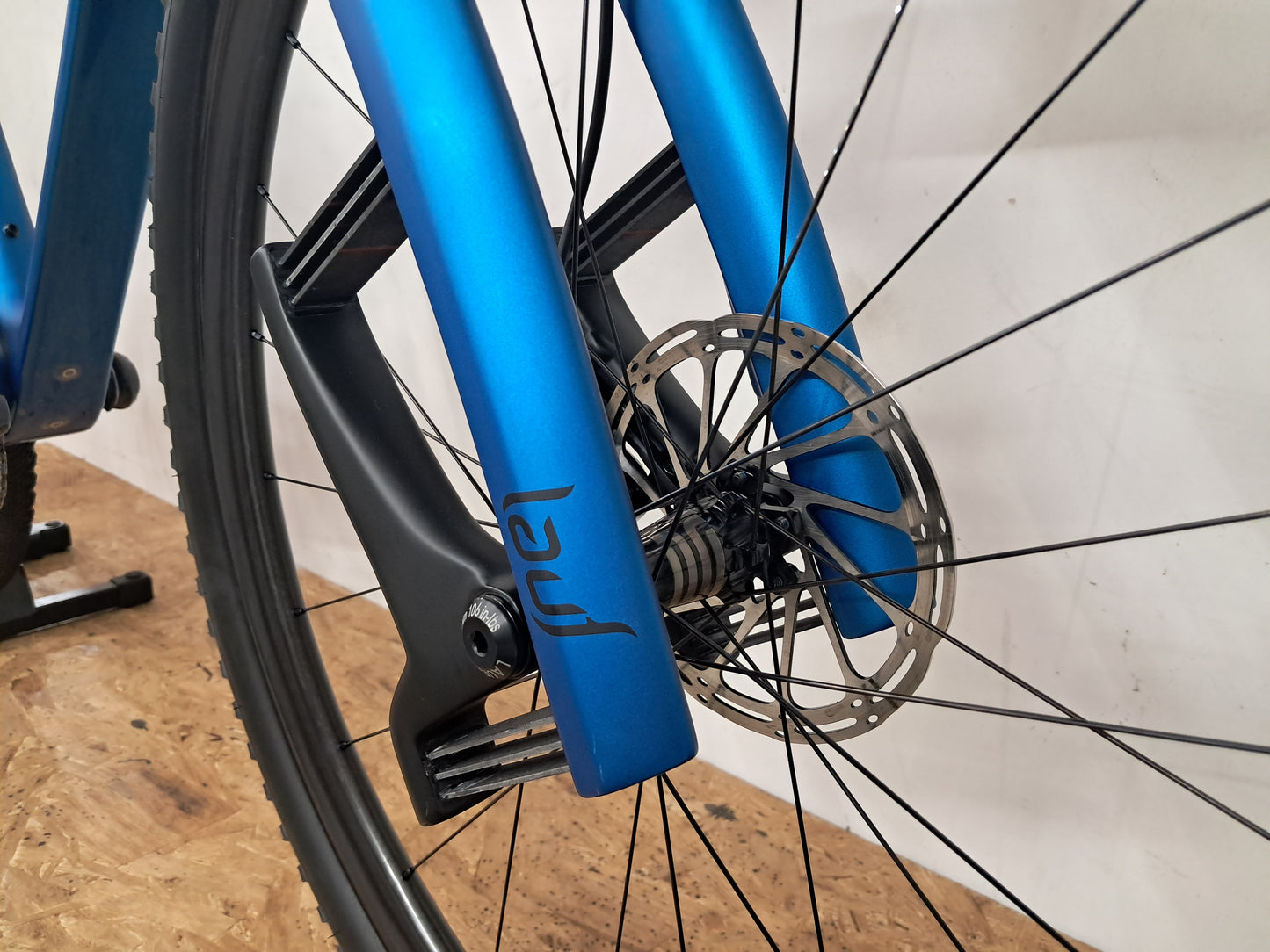 Seigla - Race Wireless E1 - (X-Large) Silfra Blue - Satin