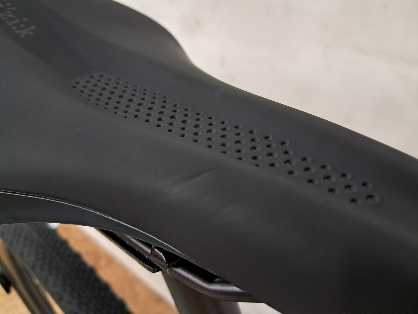 Seigla Rigid- Race Transmission - (Small) Obsidian Black - Glossy