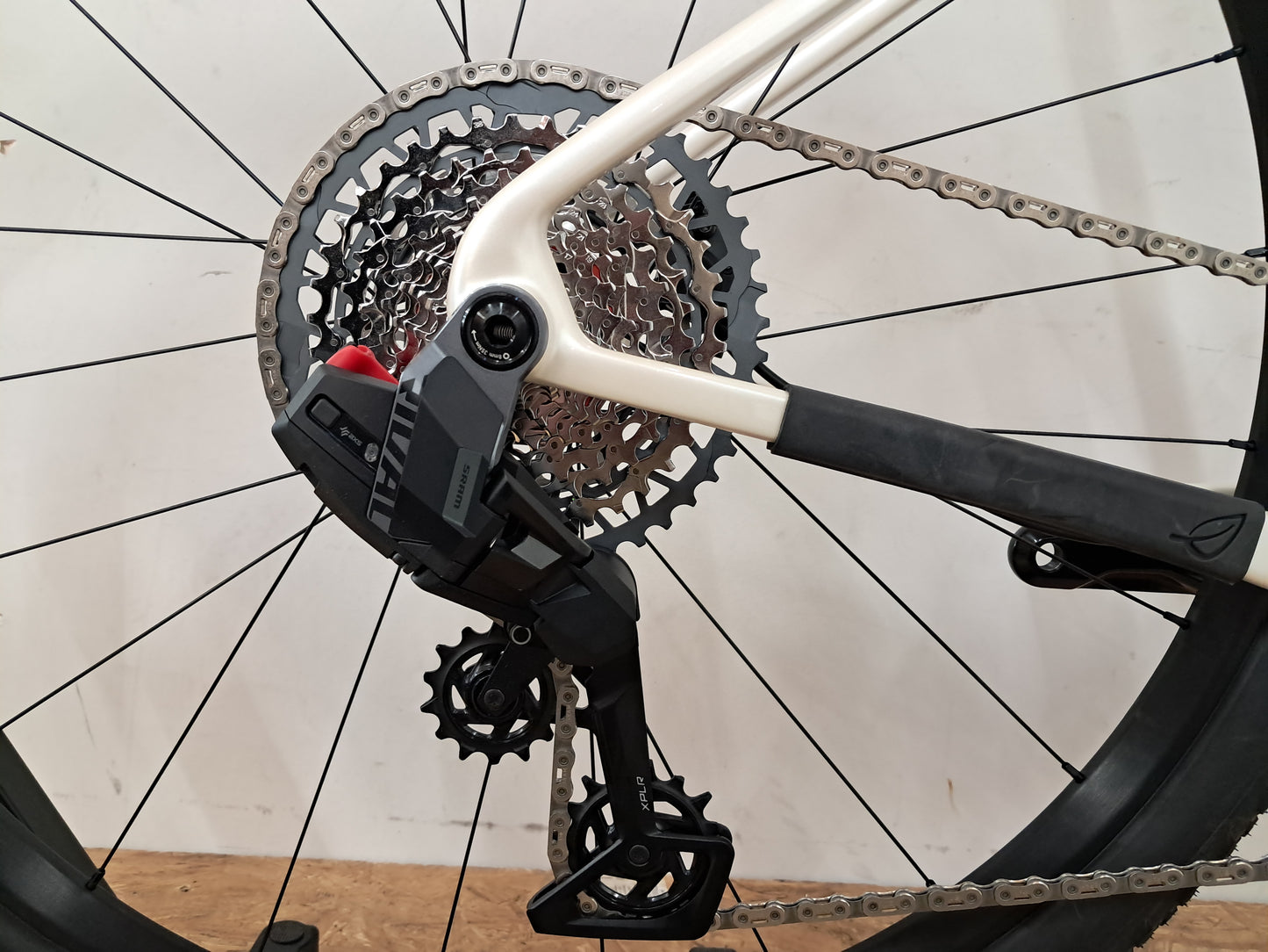 Seigla - Weekend Warrior Wireless E1 - (Large) Glacial White - Glossy