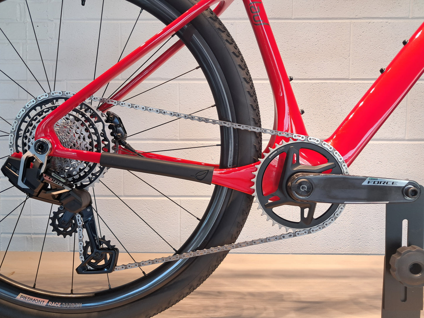 Seigla Rigid - Race Wireless E1 - (Medium) Kvika Red - Glossy