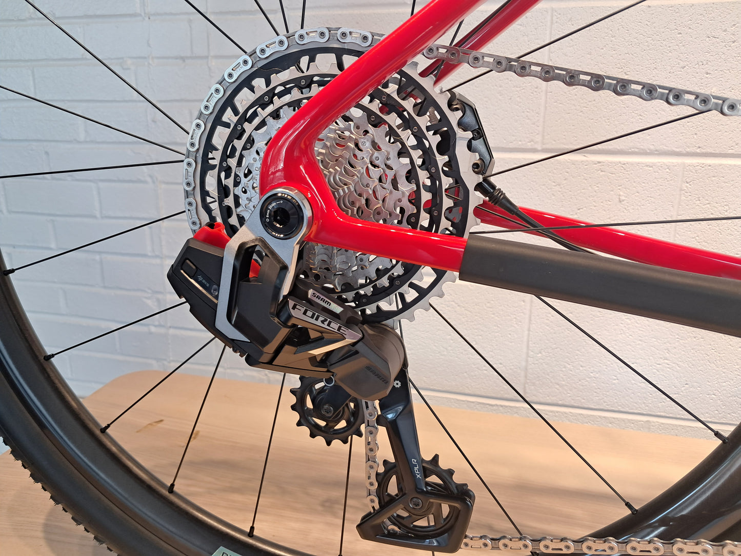 Seigla Rigid - Race Wireless E1 - (Medium) Kvika Red - Glossy