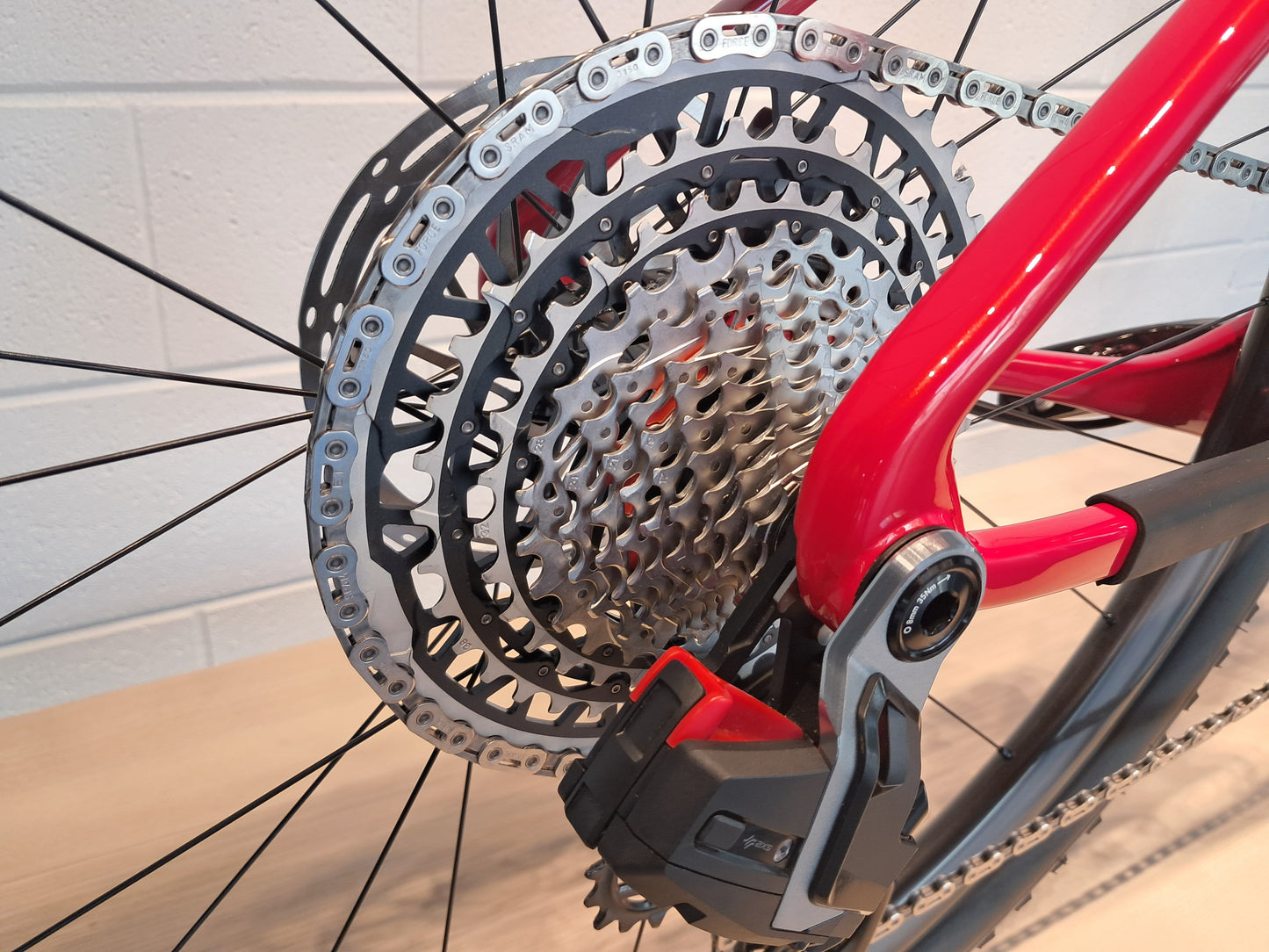 Seigla Rigid - Race Wireless E1 - (Medium) Kvika Red - Glossy