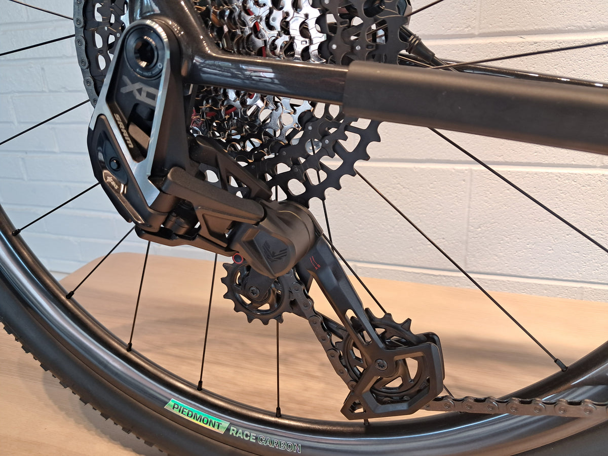 Seigla - Race Transmission - (X-Small) Basalt Black - Glossy