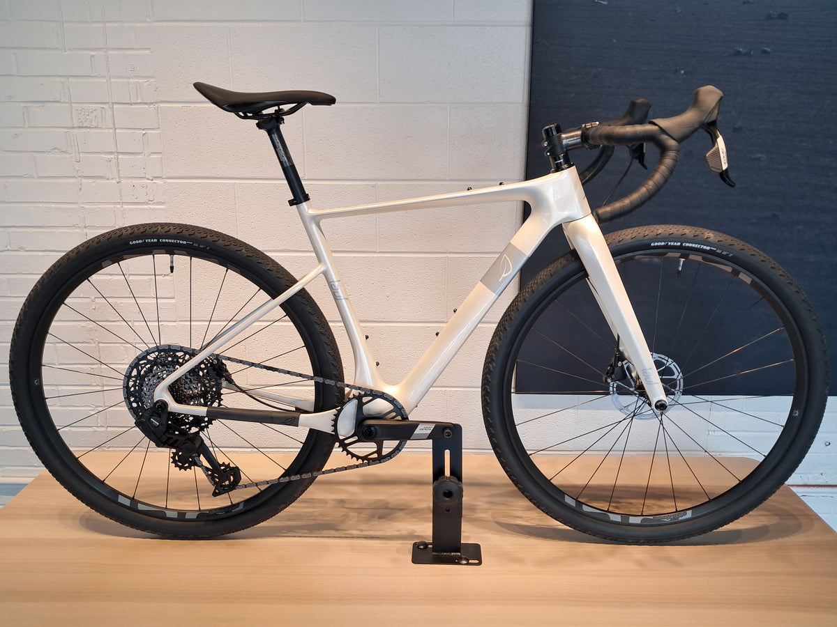 Seigla Rigid - Core Transmission - (Small) Glacial White - Glossy