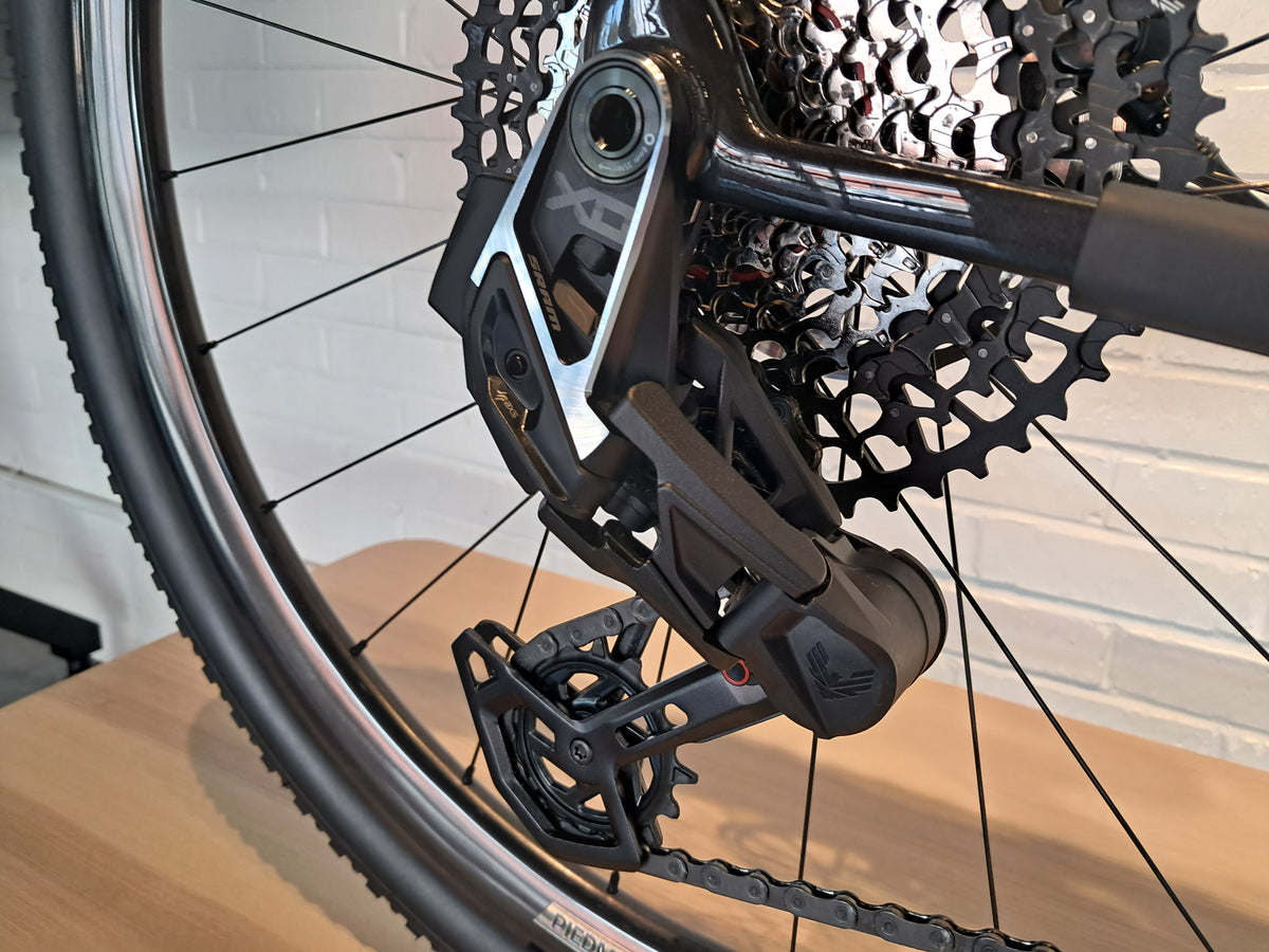 Seigla - Race Transmission - (Small) Basalt Black - Glossy