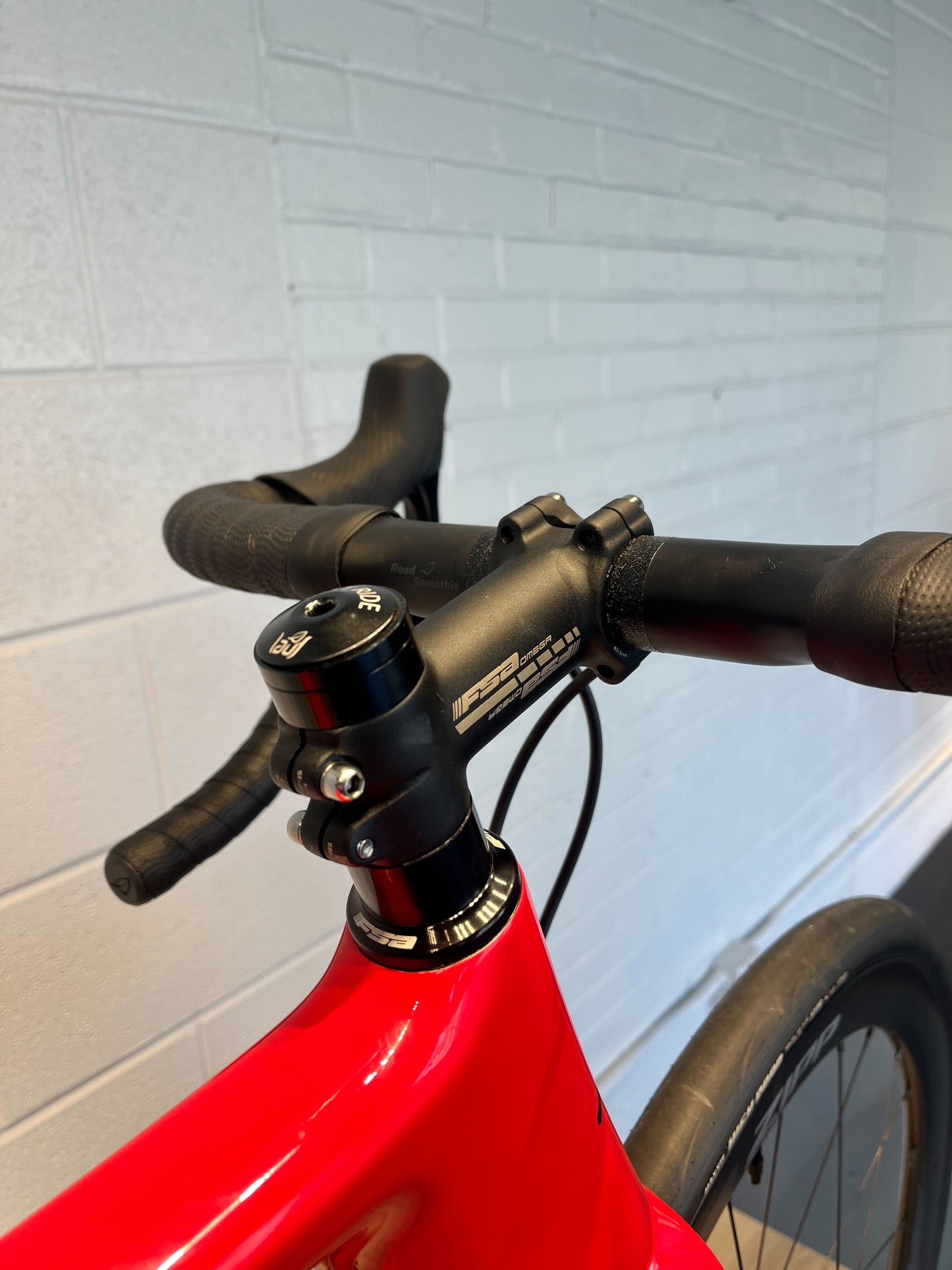 Úthald - Race Wireless - (Medium) Rubus Red - Glossy