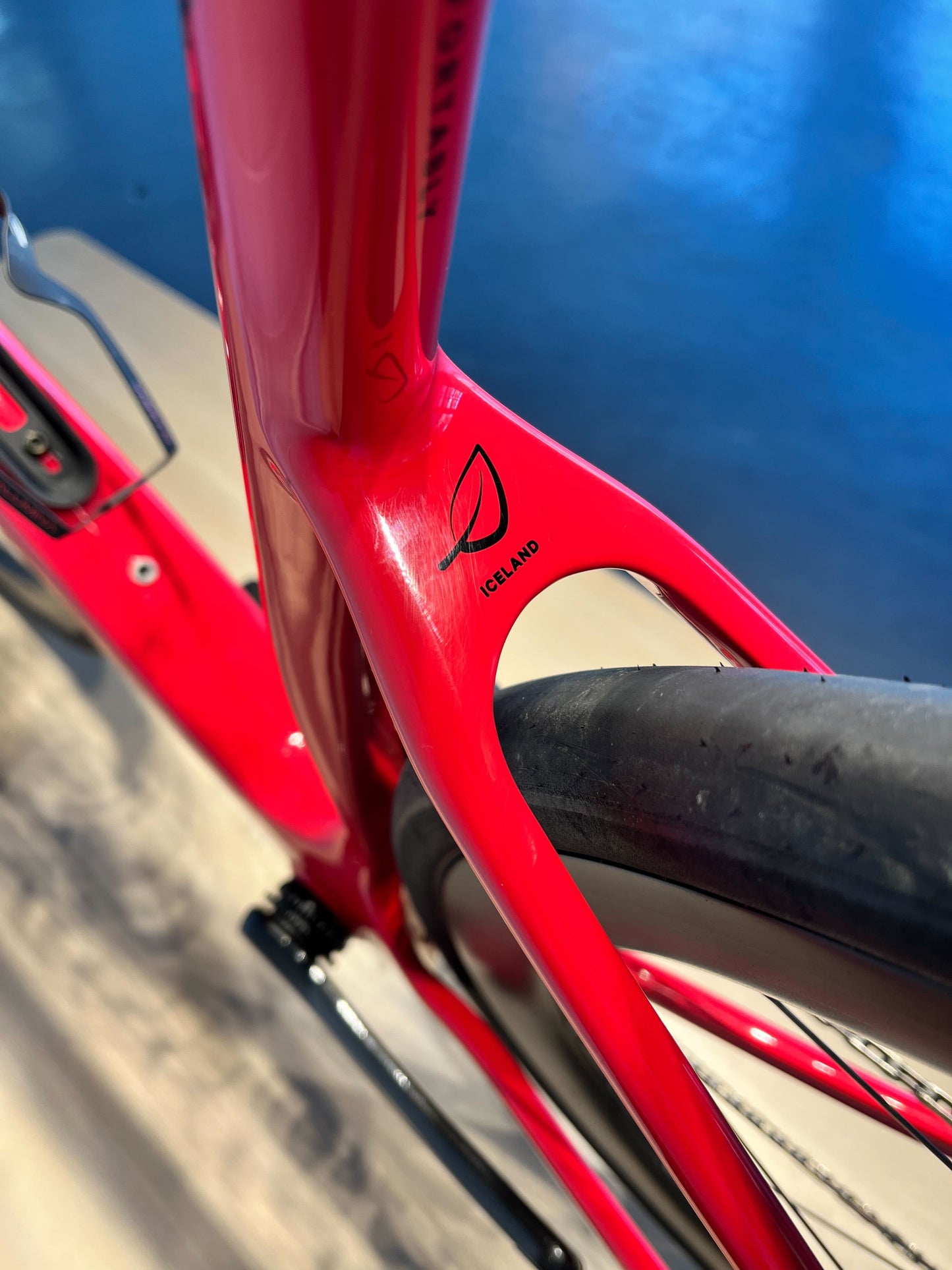 Úthald - Race Wireless - (Medium) Rubus Red - Glossy